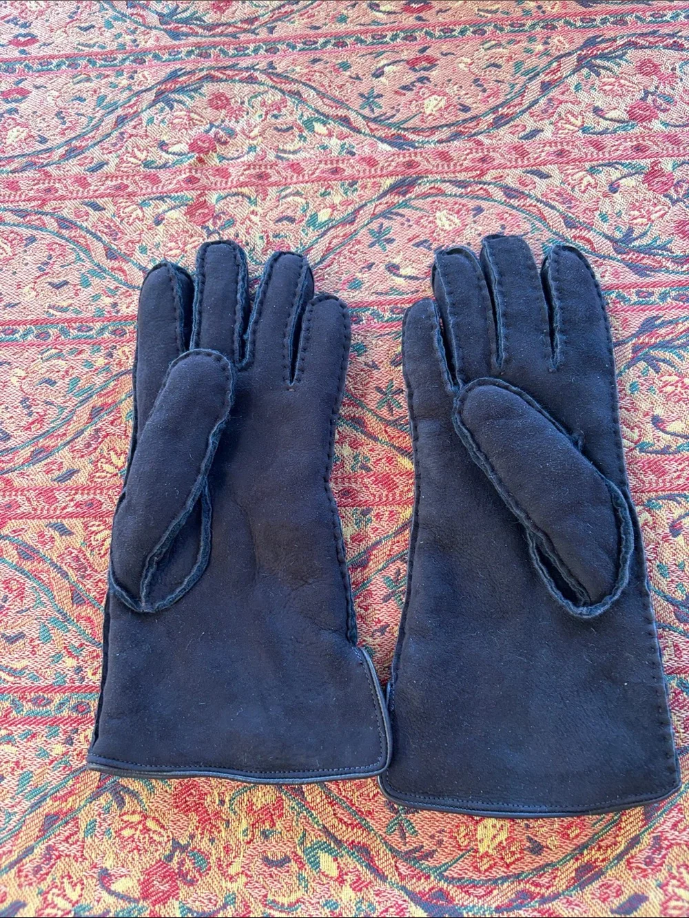 Overland Sheepskin lined women’s gloves